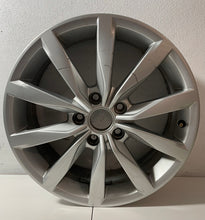 Load image into Gallery viewer, 1x Alufelge 17 Zoll 6.0" 5x112 48ET Glanz Silber 5G0601025K VW Golf I Rim Wheel FEL1734698017hh