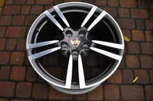 Load image into Gallery viewer, 1x Alufelge 20 Zoll 11.0" 5x130 68ET Glanz 97036219204 Porsche Panamera FEL9925018374dn