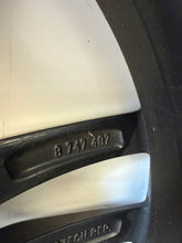 Load image into Gallery viewer, 1x Alufelge 18 Zoll 8.0" 5x112 30ET 8093405 BMW 5 G31 G30 Rim Wheel FEL2978345042qu