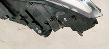 Laden Sie das Bild in den Galerie-Viewer, Frontscheinwerfer Seat Ibiza 6F1941008H Rechts Scheinwerfer Headlight