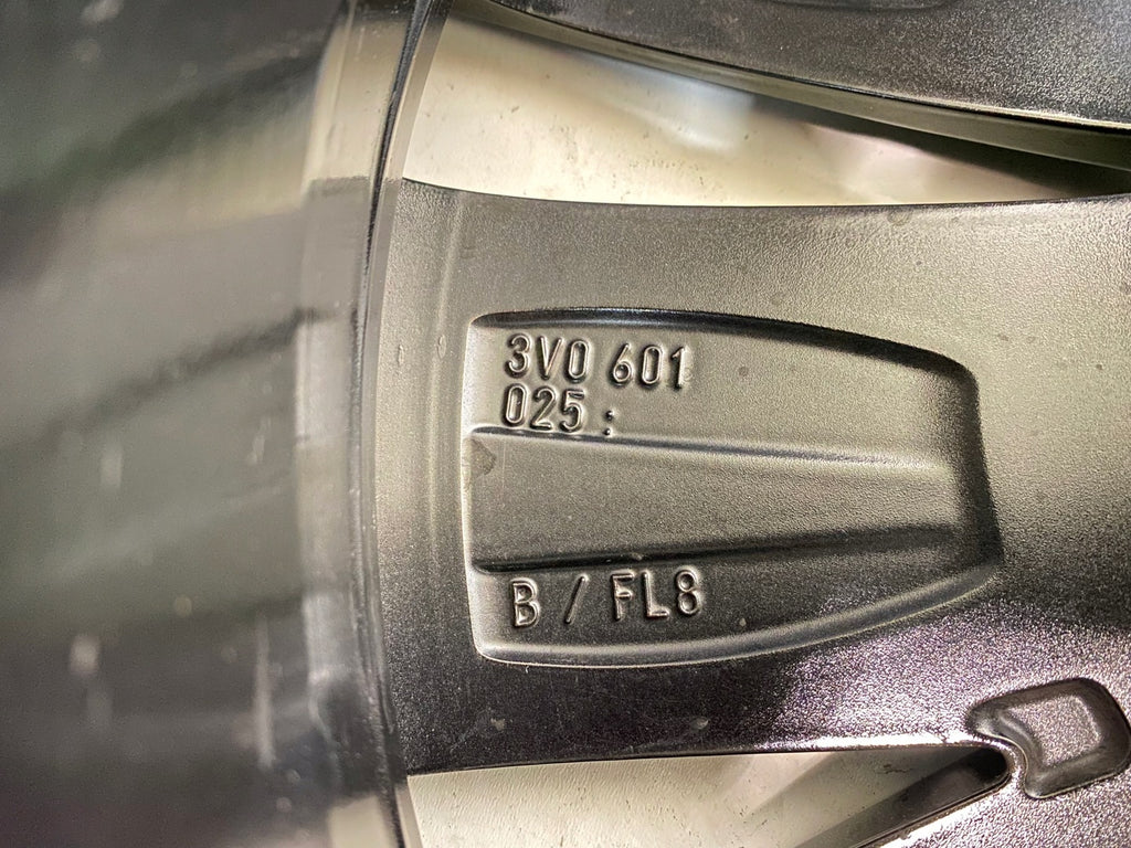 1x Alufelge 18 Zoll 8.0" 5x112 44ET Glanz Schwarz 3V0601025B Skoda Superb Iii