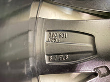 Load image into Gallery viewer, 1x Alufelge 18 Zoll 8.0&quot; 5x112 44ET Glanz Schwarz 3V0601025B Skoda Superb Iii