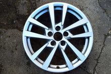 Load image into Gallery viewer, 1x Alufelge 17 Zoll 7.5&quot; 5x112 51ET 8V0601025 Audi Rim Wheel