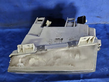 Laden Sie das Bild in den Galerie-Viewer, Frontscheinwerfer Mercedes-Benz Vario Bus 1AH007774-025 1AH007774-028 Rechts