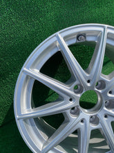 Laden Sie das Bild in den Galerie-Viewer, 1x Alufelge 16 Zoll 6.5" 5x112 44ET Glanz Silber A1774011100 Mercedes-Benz FEL1218683581hw