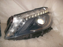 Laden Sie das Bild in den Galerie-Viewer, Frontscheinwerfer Mercedes-Benz W176 A1768201261 Bi-Xenon Ein Satz Headlight SCH5941232340it