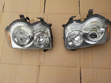 Laden Sie das Bild in den Galerie-Viewer, Frontscheinwerfer Jeep Grand Cherokee III Wh Wk Ein Stück (Rechts oder Links)