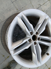 Laden Sie das Bild in den Galerie-Viewer, 1x Alufelge 19 Zoll 8.5" 5x112 32ET Glanz Schwarz 8T0601025H Audi A5 Rim Wheel FEL2988536070sp