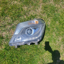 Laden Sie das Bild in den Galerie-Viewer, Frontscheinwerfer Mercedes-Benz Sprinter A9068203161 Links Headlight SCH6514921775bm