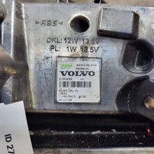 Load image into Gallery viewer, Frontscheinwerfer Volvo V60 I 31353289 Vorderseite Scheinwerfer Headlight SCH2559353255pk
