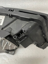 Laden Sie das Bild in den Galerie-Viewer, Frontscheinwerfer Land Rover Discovery HY32-13W030-EC LED Links Headlight SCH9583977104vp