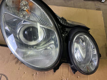 Load image into Gallery viewer, Frontscheinwerfer Mercedes-Benz W211 A2118201461 Xenon Rechts Headlight SCH5256683395xq