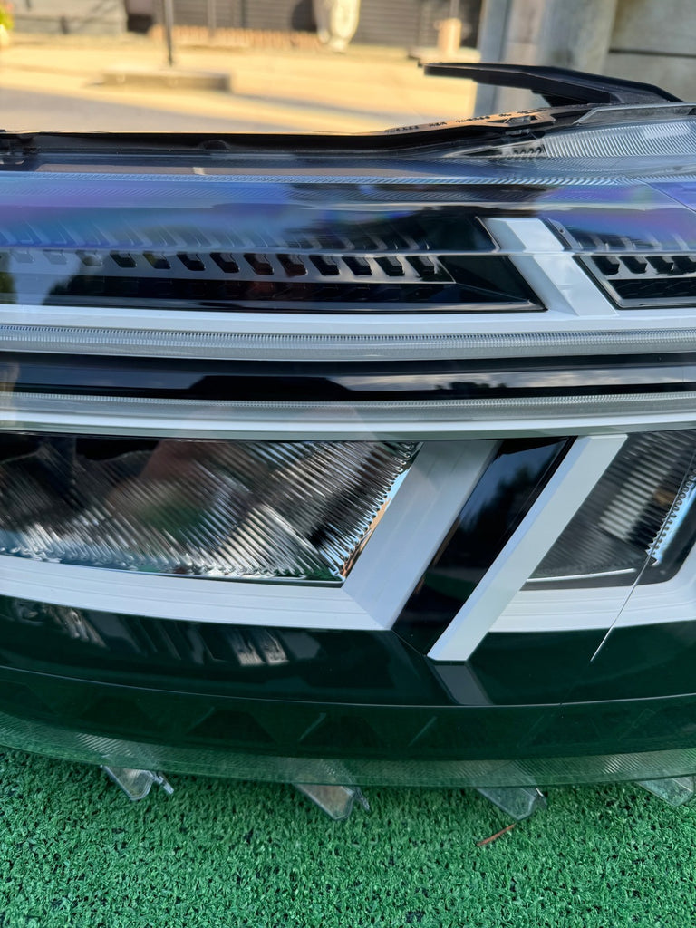 Frontscheinwerfer Dacia Duster 260106194R 260109550R Rechts Headlight