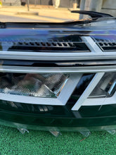 Load image into Gallery viewer, Frontscheinwerfer Dacia Duster 260106194R 260109550R Rechts Headlight