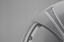 Laden Sie das Bild in den Galerie-Viewer, 4x Alufelge 18 Zoll 8.0&quot; 5x112 38ET Glanz Silber A2534010800 Mercedes-Benz