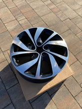Laden Sie das Bild in den Galerie-Viewer, 1x Alufelge 17 Zoll 7.0" 4x108 46ET 9810098477 Citroën Jumpy Rim Wheel FEL5786586898po