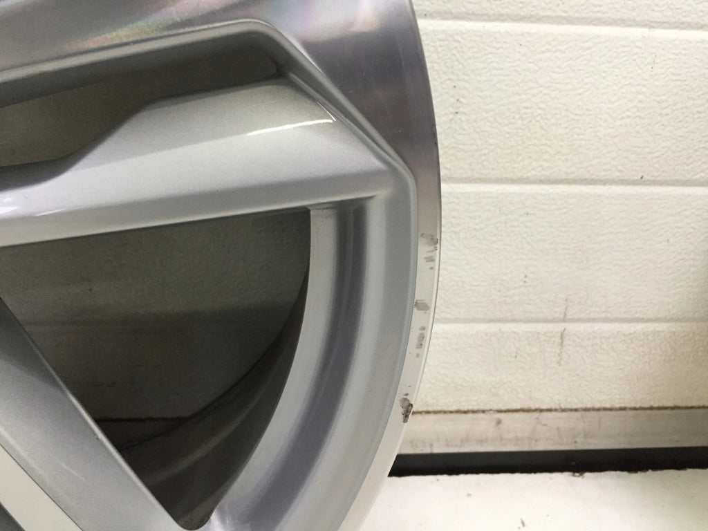 1x Alufelge 17 Zoll 7.5" 5x100 46ET Glanz Silber 82A601025K Audi A1 Rim Wheel FEL7906119496ja