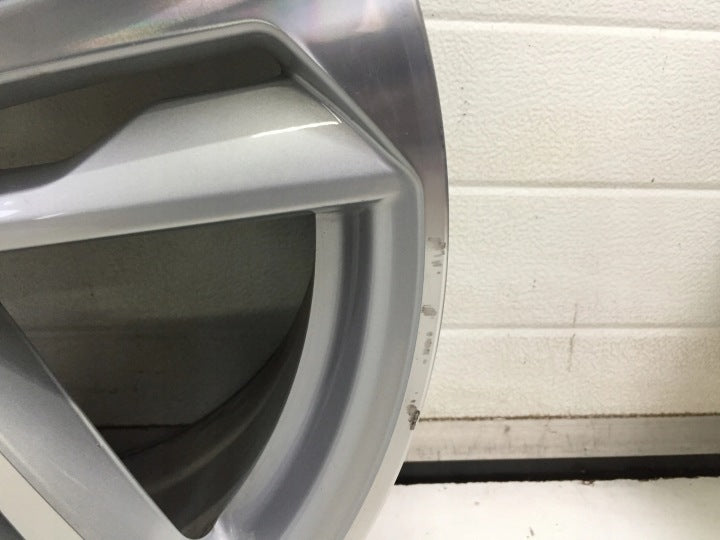 1x Alufelge 17 Zoll 7.5" 5x100 46ET Glanz Silber 82A601025K Audi A1 Rim Wheel FEL7906119496ja