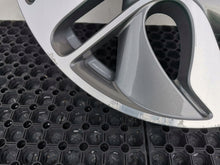 Laden Sie das Bild in den Galerie-Viewer, 1x Alufelge 17 Zoll 7.0&quot; 4x100 44ET 403000803R Renault Captur Clio Rim Wheel