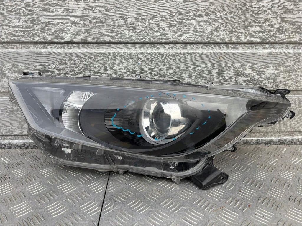 Frontscheinwerfer Toyota Yaris Links Scheinwerfer Headlight SCH2059269561ks