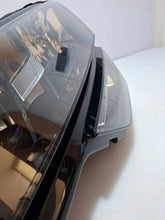 Laden Sie das Bild in den Galerie-Viewer, Frontscheinwerfer Skoda Karoq 57B941015A Links Scheinwerfer Headlight SCH1417979526ok