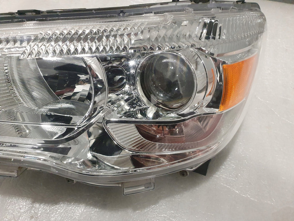 Frontscheinwerfer Mitsubishi Colt Xenon Ein Stück (Rechts oder Links) Headlight
