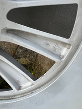 Laden Sie das Bild in den Galerie-Viewer, 1x Alufelge 19 Zoll 8.5" 5x114.3 40ET Glanz Silber 1044264-00-A Tesla Model 3 FEL2533766092il