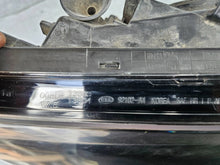 Laden Sie das Bild in den Galerie-Viewer, Frontscheinwerfer Kia Carens III 92102A4 Vorderseite Scheinwerfer Headlight