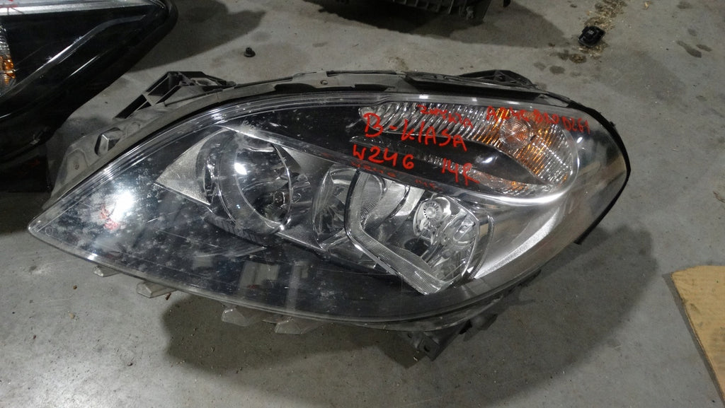 Frontscheinwerfer Mercedes-Benz W246 A2468200261 Links Scheinwerfer Headlight