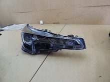 Laden Sie das Bild in den Galerie-Viewer, Frontscheinwerfer Toyota Corolla 81110-02S60 LED Rechts Scheinwerfer Headlight SCH2308771223mb