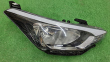 Load image into Gallery viewer, Frontscheinwerfer Hyundai I20 92102C8000 Rechts Scheinwerfer Headlight