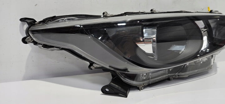Frontscheinwerfer Toyota Yaris Rechts Scheinwerfer Headlight SCH2339797283za