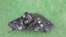 Load image into Gallery viewer, Frontscheinwerfer Toyota Yaris Rechts Scheinwerfer Headlight
