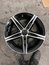 Laden Sie das Bild in den Galerie-Viewer, 1x Alufelge 18 Zoll 7.5" 5x112 49ET Glanz Schwarz A1774010700 Mercedes-Benz FEL5906670558nr