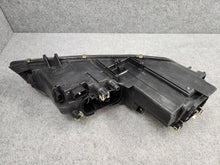 Laden Sie das Bild in den Galerie-Viewer, Frontscheinwerfer Mazda 6 I Xenon Links Scheinwerfer Headlight SCH1379358402dj