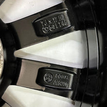 Laden Sie das Bild in den Galerie-Viewer, 1x Alufelge 17 Zoll 7.0&quot; 5x100 46ET Glanz Schwarz 5JJ601025 Skoda Rim Wheel