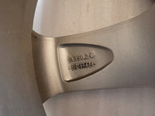 Laden Sie das Bild in den Galerie-Viewer, 1x Alufelge 17 Zoll 7.5&quot; 5x115 45ET Glanz Silber 0P101 Opel Astra J Zafira C
