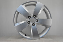Laden Sie das Bild in den Galerie-Viewer, 1x Alufelge 16 Zoll 6.0&quot; 5x100 35ET 657601025J Skoda Scala Rim Wheel