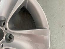 Laden Sie das Bild in den Galerie-Viewer, 1x Alufelge 17 Zoll 8.0" 5x120 30ET Glanz Silber 6790172 BMW F11 F06 F10 FEL6566338684mt