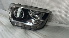 Load image into Gallery viewer, Frontscheinwerfer Hyundai H1 92102-4H610 Rechts Scheinwerfer Headlight