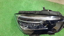 Laden Sie das Bild in den Galerie-Viewer, Frontscheinwerfer Mercedes-Benz W247 A247902003 FULL LED Rechts Headlight