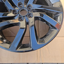 Load image into Gallery viewer, 1x Alufelge 20 Zoll 8.5" 5x120 47ET Silber HY321007EA Land Rover I Discovery V FEL5553944099vh