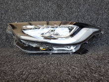 Laden Sie das Bild in den Galerie-Viewer, Frontscheinwerfer Toyota Yaris Links Scheinwerfer Headlight