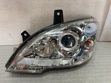 Laden Sie das Bild in den Galerie-Viewer, Frontscheinwerfer Mercedes-Benz Vito W639 A6398202861 Xenon Rechts oder Links