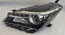 Laden Sie das Bild in den Galerie-Viewer, Frontscheinwerfer Toyota Yaris LED Links Scheinwerfer Headlight SCH9136068248sc