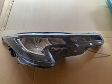Laden Sie das Bild in den Galerie-Viewer, Frontscheinwerfer Toyota Auris 81110-02S60 Links Scheinwerfer Headlight
