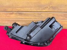 Laden Sie das Bild in den Galerie-Viewer, Frontscheinwerfer Audi A4 B9 8W0941006 Xenon Rechts Scheinwerfer Headlight SCH8961300663vu