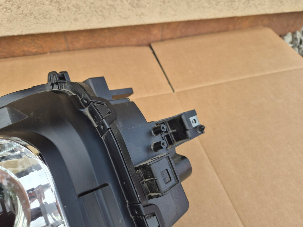 Frontscheinwerfer Mitsubishi Cross Full LED Ein Stück (Rechts oder Links)