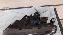 Laden Sie das Bild in den Galerie-Viewer, Frontscheinwerfer VW Amarok 90113168 Links Scheinwerfer Headlight SCH4225503686fp