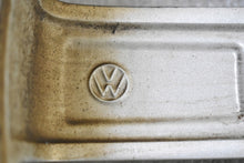 Laden Sie das Bild in den Galerie-Viewer, 1x Alufelge 17 Zoll 6.5" 5x112 52ET Glanz Silber 5TA601025D VW Touran Rim Wheel FEL1147990228ru